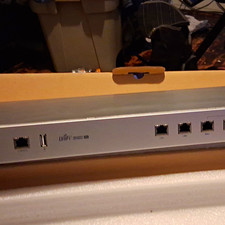 Ubiquiti UniFi Security Gateway Pro 4 Rackmount 1U Layer 3 1Gbps 2LAN picture