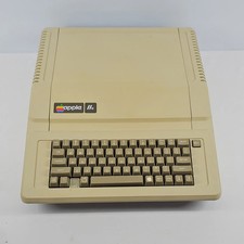 Apple IIe Vintage Personal Computer A2S2064 picture