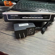 TP-LINK TL-SG1005D 5-Port Unmanaged Gigabit Desktop RJ-45 Switch w/ Adapter picture