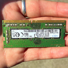 Samsung 8GB DDR4 SO-DIMM PC4-3200AA 260-Pin Non-ECC M471A1K43EB1-CWE picture