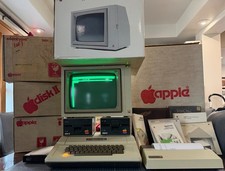Vintage Apple II, Monitor II, Dual Disk II drives, Silentype, all boxes -more picture