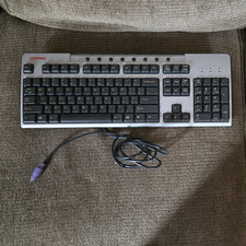Compaq 271122-001 PS/2 wired Keyboard Model KB-0133 TESTED- WORKS picture