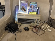 Vintage COMMODORE 64 COMPUTER Complete Box w Power Cord & Manuals UNTESTED works picture