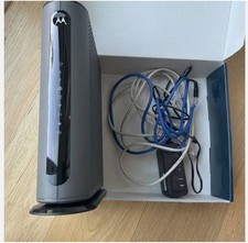 Motorola MG8702 - Modem Router - DOCSIS 3.1 AC3200 - Dual-Band Gigabit - 4-Port picture