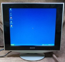 Sony SDM-HS73 17” TFT LCD Color Computer Display Monitor Screen VGA - Works picture