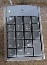 Targus PAUK10U Mini 19-key Numeric Sliver Keypad with 2 USB Hub picture