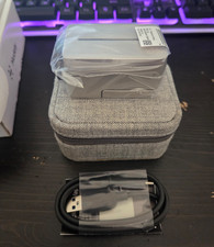 Huddly IQ w/Mic Travel Kit 0.6m Cable Titanium Grey 7090043790078 AI Webcam picture