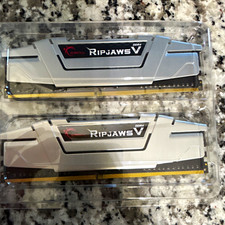 G.SKILL Ripjaws V 16GB (2x8GB) DDR4-3000 PC4-24000 DIMM XMP F4-3000C16S-8GVSB picture