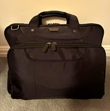 Targus Business Class Black Padded Nylon Laptop Briefcase picture