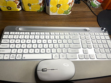 JOYACCESS KB4US Wireless Keyboard & Mouse Bundle Numeric Keypad 800 DPI White picture