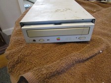 Apple  AppleCD 600e Quad Speed External SCSI 4X CD-ROM Drive  picture