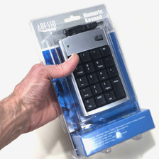 NUMERIC KEYPAD Retractable USB Cable (AKP-150) WINDOWS XP 98 Adesso NEW Sealed picture