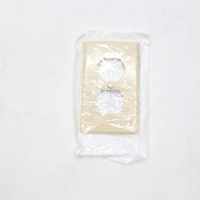 Leviton 1-Gang Duplex Device Receptacle Wallplate R51-86003-I picture