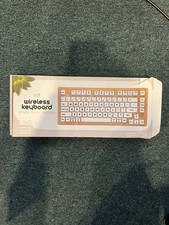 iJoy Wireless Wooden Keyboard picture