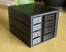 Startech HSB4SATSASBA 4 Bay 3.5