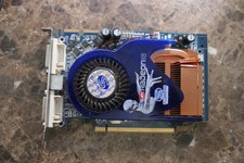 ATI Sapphire Radeon X1650 XT 256MB DDR3 PCI-E Dual DVI/TVO Video Graphics Card picture