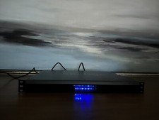 Pakedge S24P8av 24 Port Network Switch Works Great picture