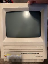 Apple Macintosh SE 1MB RAM 800K Floppy 9-inch Monochrome Vintage Computer picture