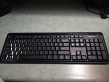 AmazonBasics KS1-US Wireless Keyboard - With Numeric Keypad - USA - USB Toggle picture