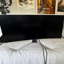 Alienware Alienware 32 Curved Gaming Monitor 32 in 16:9 White/Black picture