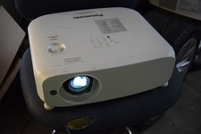 Panasonic VZ570 WUXGA HD Projector 6751 (Lamp 91) Hours **Works** picture