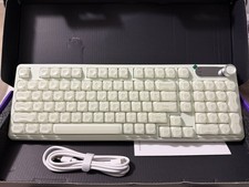 Gaming Keyboard fast respondse time mechanical feel colourful lighting picture
