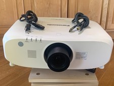 Panasonic PT-EZ580 WUXGA 5400 Lumen LCD Projector HDMI Tested Working 1920x1200 picture