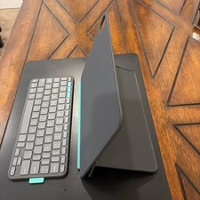 Logitech Flip Folio, Keyboard Case-iPad Pro/Air 11-inch (M4) AND Logitech Mouse picture