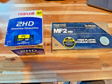 3.5 Inch Maxwell 2HD 1.44mb & Universal HD Double Sided Floppy Disk Lot Of 19 picture