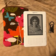 Amazon Kindle (2nd Generation) Used Working White - NEW BATTERY + bundle picture