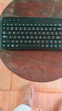 Logitech K400r Wireless Compact Keyboard Built-In Touchpad Black QWERTY English picture