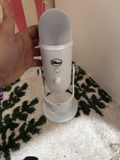 Blue Yeti White USB Condenser Microphone with Mute Switch & Gain Control picture