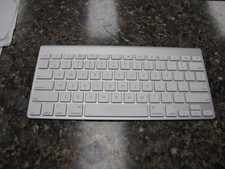 Vintage Apple Wireless Bluetooth Keyboard A1314 - IX37 picture