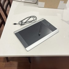 Wacom Intuos Pro PTH-651 Medium Graphics Tablet Pen USB Connectivity picture