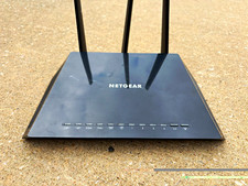 NETGEAR Nighthawk R7200 AC2100 Dual-Band Router 4-Port USB 3.0 Black picture