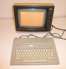 Atari XE  130XE 8 Bit Computer NTSC with Power Supply Powers On + AC Adapter picture