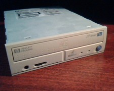 Hewlett Packard 8250i IDE CD-Recordable Rewritable Drive Oct1999 C4463-56000 picture
