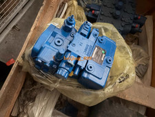 1PC NEW Rexroth hydraulic valve R902196199 A10VG28DA1D8/10R-NSC10F015SP-S picture