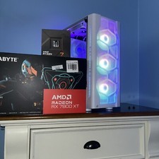white light 4k gaming pc picture