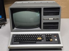 Radio Shack TRS-80 Model III Microcomputer 16K RAM All-in-One Vintage Computer picture