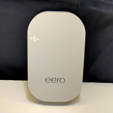 Amazon eero Beacon Mesh Wi-Fi Range Extender Model D010001 Wall Plug-in White picture