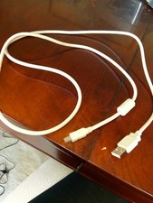 White colored 2.0 USB cable picture