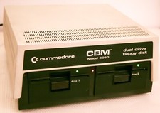 COMMODORE CBM Model 8050 DUAL DISK FLOPPY DRIVE for PET - Turns on picture