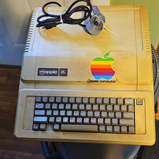 Apple IIe Vintage Home Computer Model A2S2064 w/ Power Cord picture