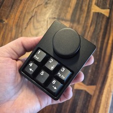 Capsunlocked CU7 Mini hotswap Macropad with GMK wob white on black rotary dial picture