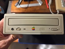 Apple CD 300e Plus CD-ROM Drive M2918 Powers On TESTED picture