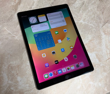 Apple iPad Pro 12.9-inch (2nd generation) A1670 64 GB, Wi-Fi, 12.9 in picture