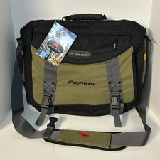 NWT High Sierra Embroidered Pioneer Logo Messenger Laptop Bag Padded AT122 NEW picture