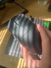 razer viper v4 pro used like once or twice comes with dongle and wire picture