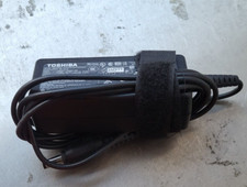 TOSHIBA PA3822U-1ACA 19V 2.37A 45W AC/DC ADAPTER (BR6.3B3) picture